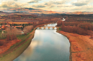 Ponte a Buriano e l'Alpe di Catenaia