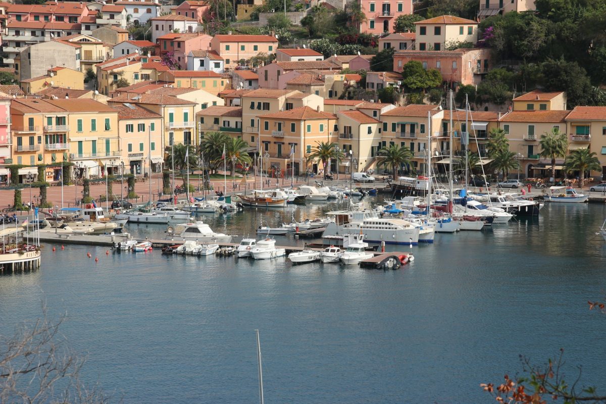 Porto Azzurro diventa approdo turistico